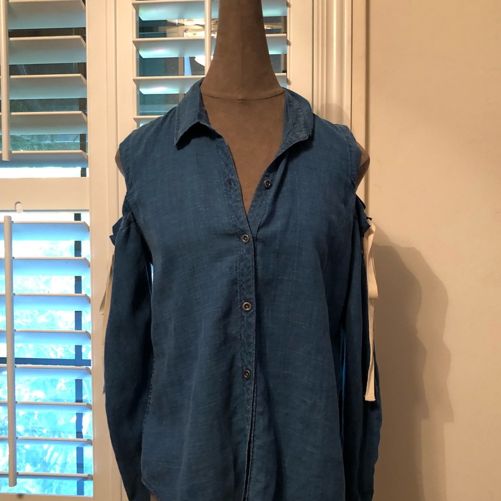 Rails Cold Shoulder Chambray Top - image 2